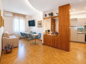 Appartement Deluxe, balcon, vue jardin | Coin séjour