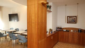 Appartement Deluxe, balcon, vue jardin | Restauration