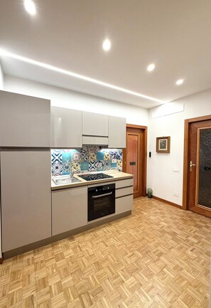 Fridge, microwave, stovetop, cookware/dishes/utensils
