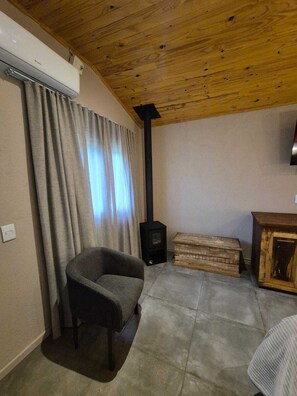 Deluxe Room, Garden View | Peti besi dalam bilik, seterika/papan seterika, Wi-fi percuma 