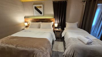 Deluxe Room, Garden View | In-room safe, iron/ironing board (on request), WiFi (free)