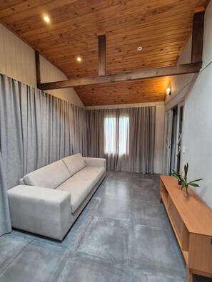 Deluxe Room, Garden View | Peti besi dalam bilik, seterika/papan seterika, Wi-fi percuma 
