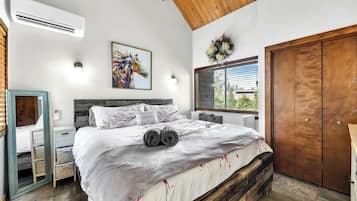 4 slaapkamers, een strijkplank/strijkijzer, gratis wifi, beddengoed
