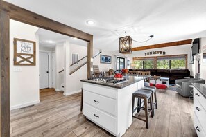 Interior - Location! SHARC is a skip away! (Sunriver)