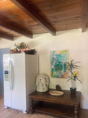 Interior - Close to Yosemite National Park. Walking distance to restaurants & shopping (North Fork)