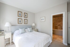2 chambres, fer et planche à repasser, Wi-Fi gratuit, draps fournis