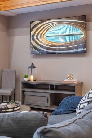 Smart TV, video games - The Nittany Cabin (Blakeslee)