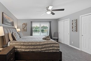 Desk, iron/ironing board, free WiFi, bed sheets - The Nittany Cabin (Blakeslee)