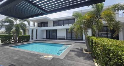 Curacao Elegant Retreat