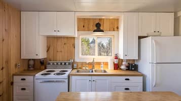 Fridge, oven, stovetop