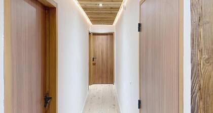 Chalet, 250m des commerces, balcon, cheminée ou poêle à bois, parking, casier à ski, 140m²