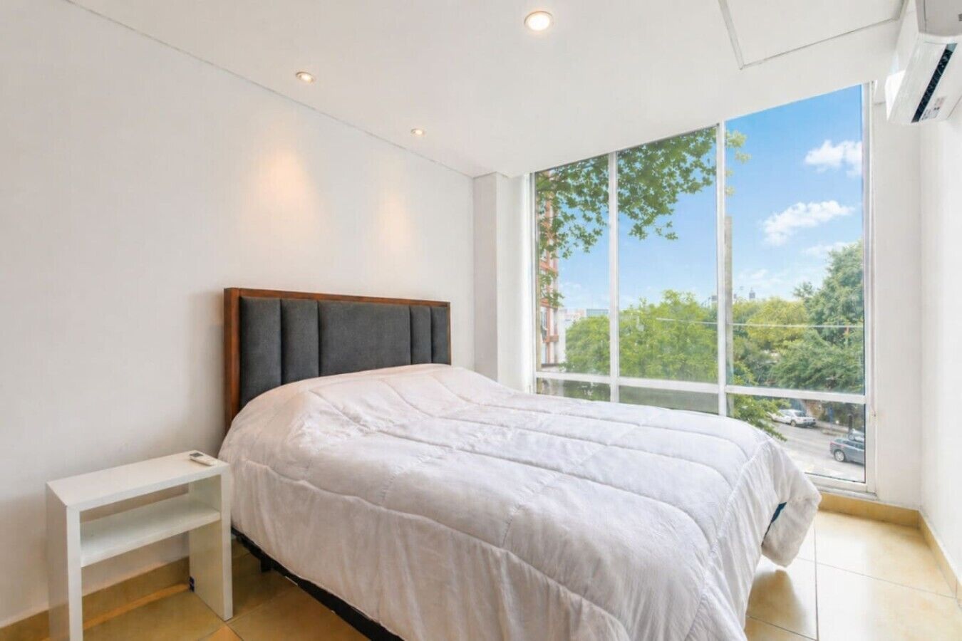 Desk, iron/ironing board, WiFi, bed sheets