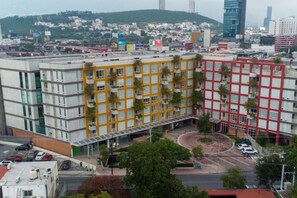 Exterior - Stay in Obispado! Security 24/7 4 beds 2BR2br 6ppl (Monterrey)