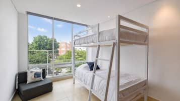 Desk, iron/ironing board, WiFi, bed sheets