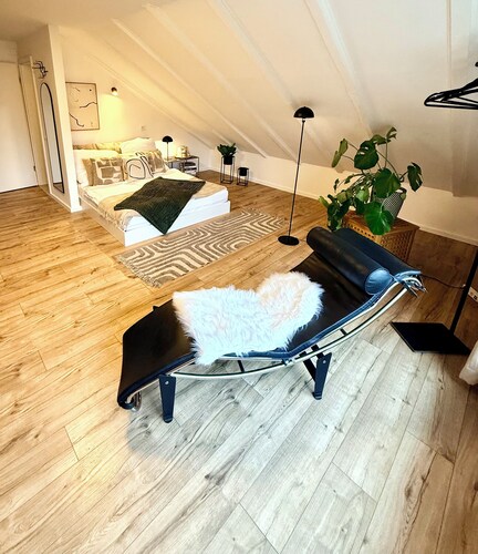 Rooftop Lounge Studio Apartment directly at the University Hospital Homburg