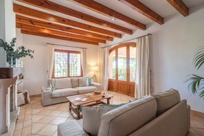 TV, stereo - Es Molí: Views, Mallorca Essence and Private pool (Santa Eugènia)