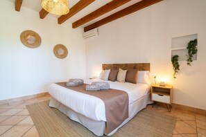 Desk, iron/ironing board, WiFi, bed sheets - Es Molí: Views, Mallorca Essence and Private pool (Santa Eugènia)