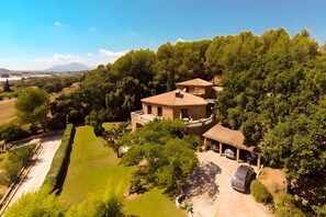 Exterior - Bed and Breakfast 'Chambre Mer' with Shared Pool, Shared Garden and Wi-Fi (Hyères)