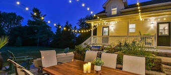 The Smith - Renovated 4 Bedroom