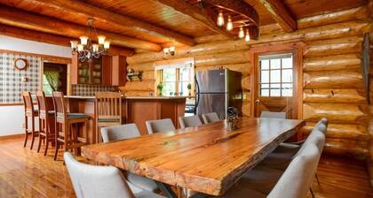 The Log House - Wellington - with Fast Wifi
