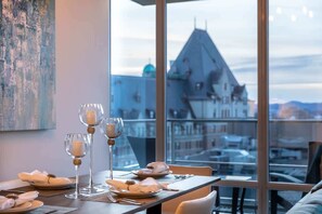 Dining - Waterfalls Hotel Luxury Suite (Victoria)