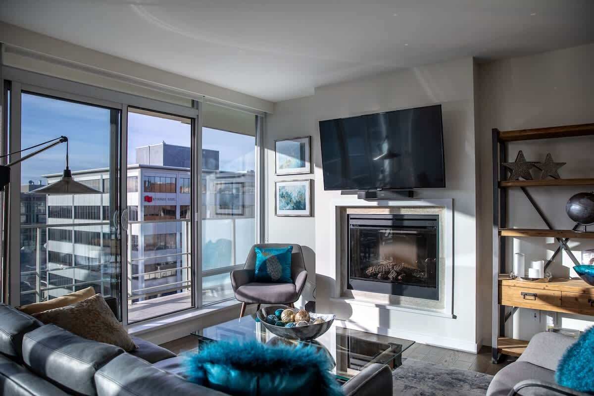 TV, fireplace, offices