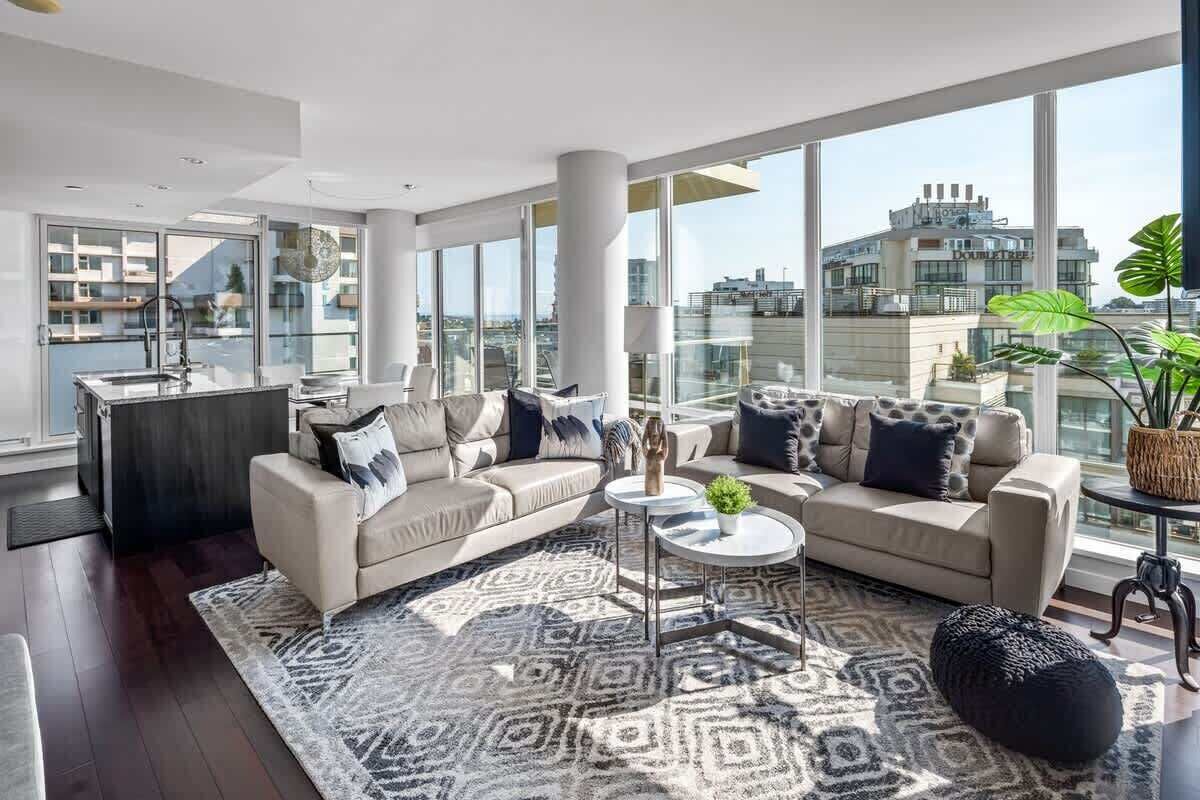 Waterfalls Hotel Stunning Luxury King Suite - Victoria, Canada