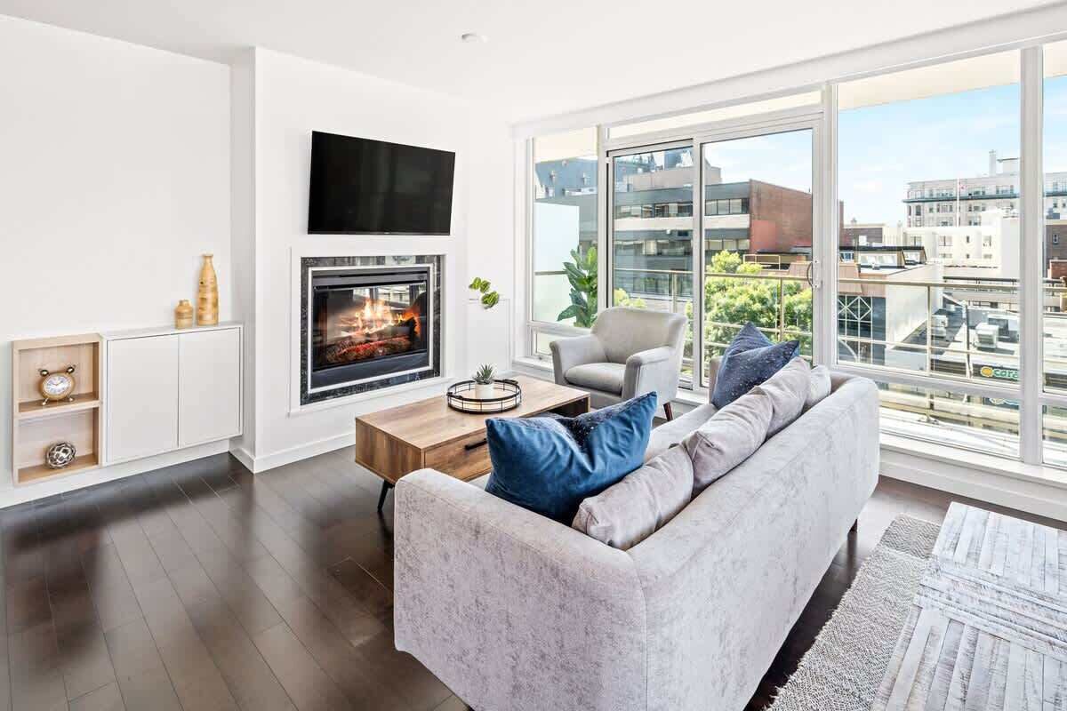 Waterfalls Luxury King Suite W/pool/hot Tub/gym - Victoria