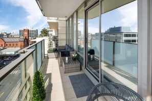 Property grounds - Waterfalls Hotel Sophisticated King Suite (Victoria)