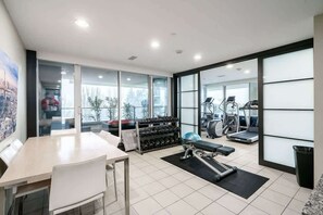 Fitness facility - Waterfalls Hotel Sophisticated King Suite (Victoria)
