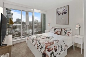 1 bedroom, iron/ironing board, travel crib, WiFi - Waterfalls Hotel Oasis (Victoria)