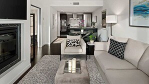 Living area - Waterfalls Hotel Oasis (Victoria)