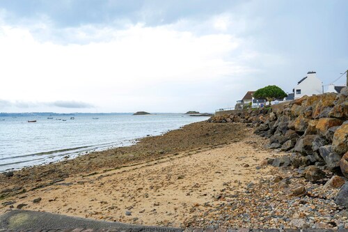 Fisherman’s House Facing the Sea with Ocean View and Direct Beach Access – Carantec, Baie de Morlaix