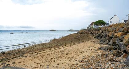 Fisherman’s House Facing the Sea with Ocean View and Direct Beach Access – Carantec, Baie de Morlaix
