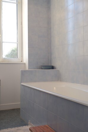 Bathroom - Fisherman’s House Facing the Sea with Ocean View and Direct Beach Access – Carantec, Baie de Morlaix (Carantec)