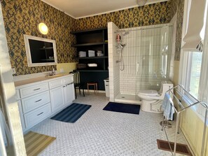 Bruser, håndklæder, Sæbe, Toiletpapir