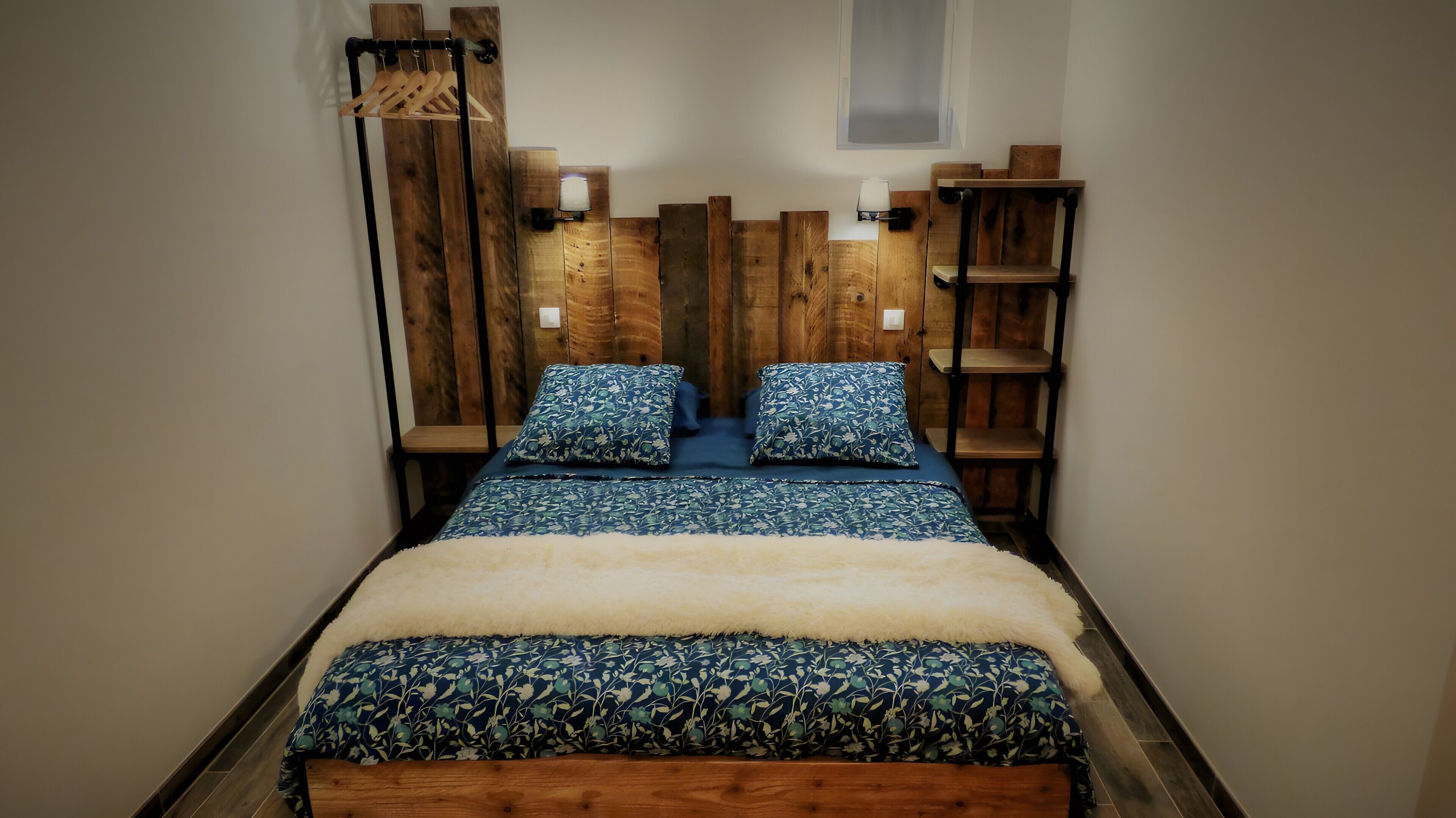 WiFi, bed sheets