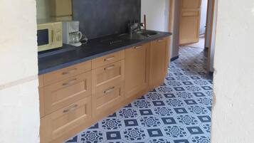 Fridge, microwave, coffee/tea maker, electric kettle