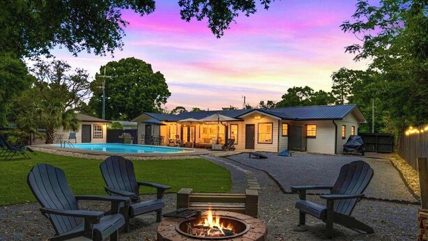 A house with a swimming pool, outdoor seating, and a fire pit. - Aloha Pool House- Stay Local, Live Aloha (Fort Walton Beach)