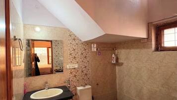 Hårtørrer, håndklæder, Sæbe, Toiletpapir