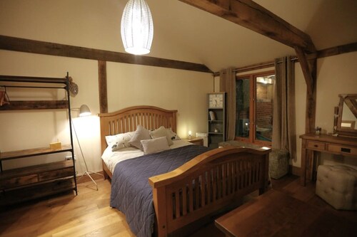 Rushmoor Retreat, Cosy with Outdoor Pizza Oven