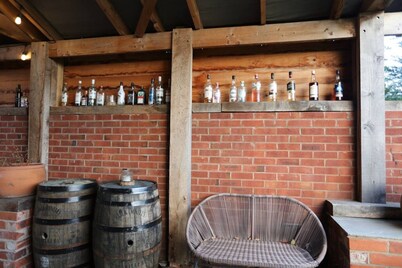 Rushmoor Retreat, Cosy with Outdoor Pizza Oven