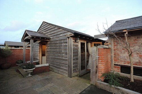 Rushmoor Retreat, Cosy with Outdoor Pizza Oven
