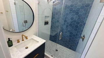 Shower, hair dryer, towels, shampoo