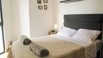 1 habitación, tabla de planchar con plancha, wifi gratis y ropa de cama
