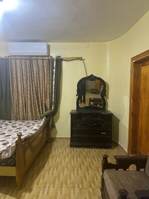 Room - Charming 3-bedroom villa with AC in Ajloun awaits you (Ajloun)