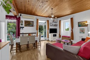 Living room - Apartments Kata - Three Bedroom Apartment With Balcony (Makarska)