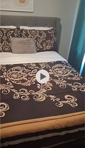 3 habitaciones, tabla de planchar con plancha, wifi y ropa de cama 