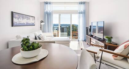 Elliott Bay View Condo Near Everything and Seattle Center with AC and More!