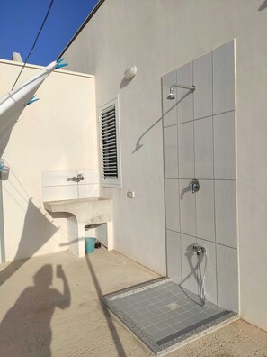 Assecador de cabells, bidet, tovalloles i sabó 